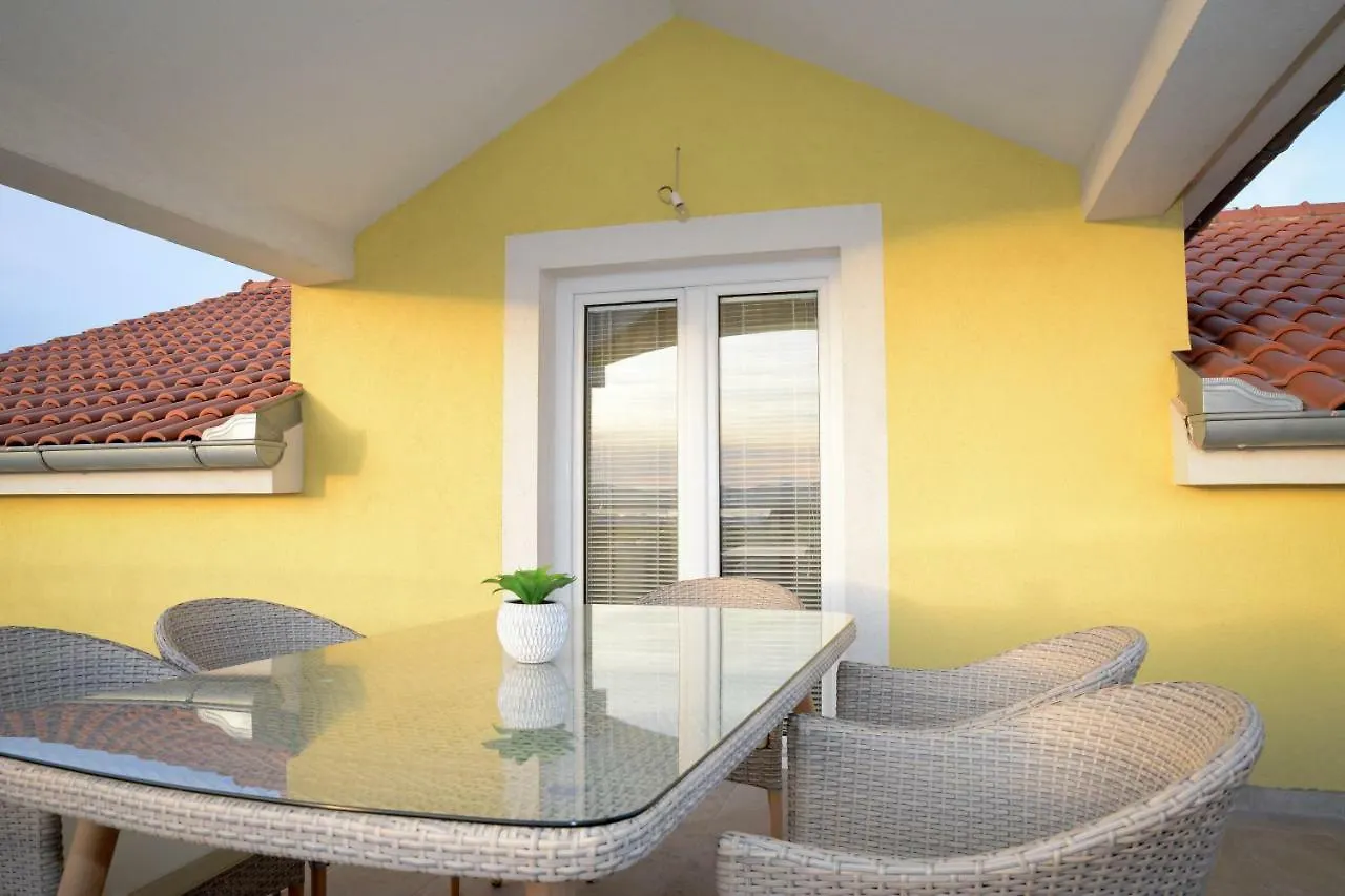 Lejlighed Apartmani Katarina Zadar