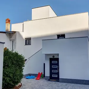 Miema With Jacuzzi Apartament